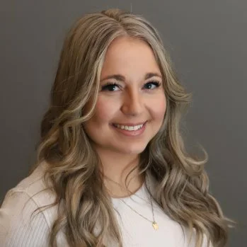 amanda - dental assistant with an orthodontic module